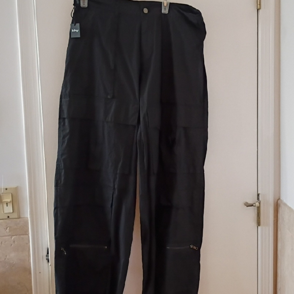 Women's Black Cargo Pants By Khy